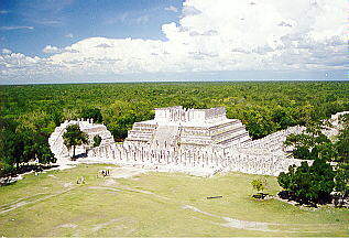 temple of the warriors / Photo by Victor H. Mireles / chichen - itza in yucatan state, mexico